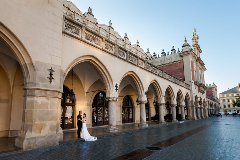 plener slubny na rynku w krakowie, fotograf na slub krakow, fotografia slubna krakow, zdjecia slubne krakow, fotograf slubny krakow, fotograf weselny krakow, zdjecia slubne slask, fotografia slubna slask, fotograf na slub slask, sesja slubna na krakowskim rynku, sesja slubna o swicie, zdjecia slubne bielsko, fotografia slubna bielsko, zdjecia slubne wadowice, fotografia slubna wadowice, plener slubny o swicie, dwoch fotografow na slub, zdjecia slubne cieszyn, sesja slubna na wawelu, plener slubny wawel, fotografia slubna cieszyn