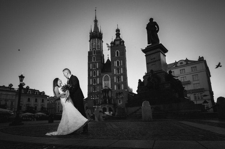 plener slubny na rynku w krakowie, fotograf na slub krakow, fotografia slubna krakow, zdjecia slubne krakow, fotograf slubny krakow, fotograf weselny krakow, zdjecia slubne slask, fotografia slubna slask, fotograf na slub slask, sesja slubna na krakowskim rynku, sesja slubna o swicie, zdjecia slubne bielsko, fotografia slubna bielsko, zdjecia slubne wadowice, fotografia slubna wadowice, plener slubny o swicie, dwoch fotografow na slub, zdjecia slubne cieszyn, sesja slubna na wawelu, plener slubny wawel, fotografia slubna cieszyn
