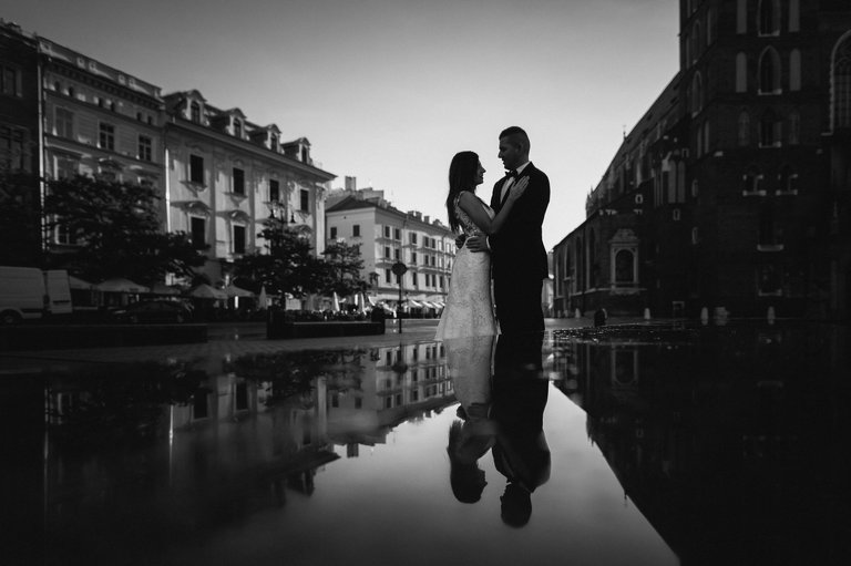 plener slubny na rynku w krakowie, fotograf na slub krakow, fotografia slubna krakow, zdjecia slubne krakow, fotograf slubny krakow, fotograf weselny krakow, zdjecia slubne slask, fotografia slubna slask, fotograf na slub slask, sesja slubna na krakowskim rynku, sesja slubna o swicie, zdjecia slubne bielsko, fotografia slubna bielsko, zdjecia slubne wadowice, fotografia slubna wadowice, plener slubny o swicie, dwoch fotografow na slub, zdjecia slubne cieszyn, sesja slubna na wawelu, plener slubny wawel, fotografia slubna cieszyn
