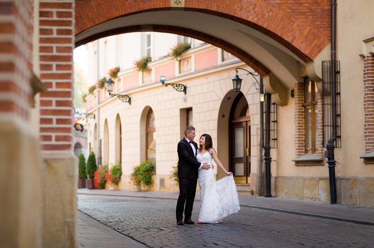 plener slubny na rynku w krakowie, fotograf na slub krakow, fotografia slubna krakow, zdjecia slubne krakow, fotograf slubny krakow, fotograf weselny krakow, zdjecia slubne slask, fotografia slubna slask, fotograf na slub slask, sesja slubna na krakowskim rynku, sesja slubna o swicie, zdjecia slubne bielsko, fotografia slubna bielsko, zdjecia slubne wadowice, fotografia slubna wadowice, plener slubny o swicie, dwoch fotografow na slub, zdjecia slubne cieszyn, sesja slubna na wawelu, plener slubny wawel, fotografia slubna cieszyn