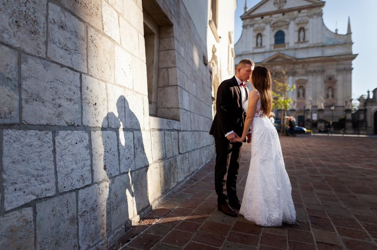 plener slubny na rynku w krakowie, fotograf na slub krakow, fotografia slubna krakow, zdjecia slubne krakow, fotograf slubny krakow, fotograf weselny krakow, zdjecia slubne slask, fotografia slubna slask, fotograf na slub slask, sesja slubna na krakowskim rynku, sesja slubna o swicie, zdjecia slubne bielsko, fotografia slubna bielsko, zdjecia slubne wadowice, fotografia slubna wadowice, plener slubny o swicie, dwoch fotografow na slub, zdjecia slubne cieszyn, sesja slubna na wawelu, plener slubny wawel, fotografia slubna cieszyn