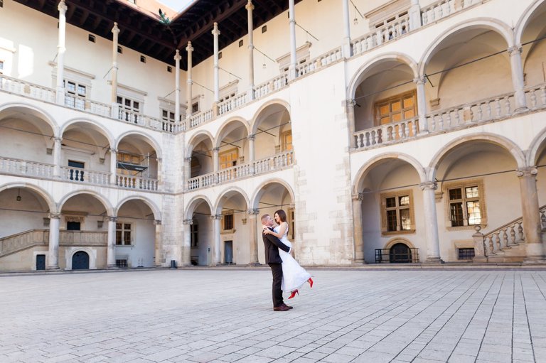 plener slubny na rynku w krakowie, fotograf na slub krakow, fotografia slubna krakow, zdjecia slubne krakow, fotograf slubny krakow, fotograf weselny krakow, zdjecia slubne slask, fotografia slubna slask, fotograf na slub slask, sesja slubna na krakowskim rynku, sesja slubna o swicie, zdjecia slubne bielsko, fotografia slubna bielsko, zdjecia slubne wadowice, fotografia slubna wadowice, plener slubny o swicie, dwoch fotografow na slub, zdjecia slubne cieszyn, sesja slubna na wawelu, plener slubny wawel, fotografia slubna cieszyn