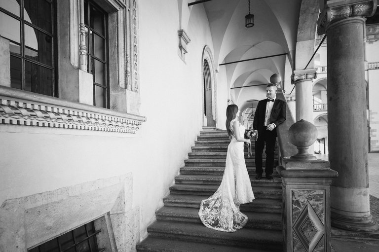 plener slubny na rynku w krakowie, fotograf na slub krakow, fotografia slubna krakow, zdjecia slubne krakow, fotograf slubny krakow, fotograf weselny krakow, zdjecia slubne slask, fotografia slubna slask, fotograf na slub slask, sesja slubna na krakowskim rynku, sesja slubna o swicie, zdjecia slubne bielsko, fotografia slubna bielsko, zdjecia slubne wadowice, fotografia slubna wadowice, plener slubny o swicie, dwoch fotografow na slub, zdjecia slubne cieszyn, sesja slubna na wawelu, plener slubny wawel, fotografia slubna cieszyn