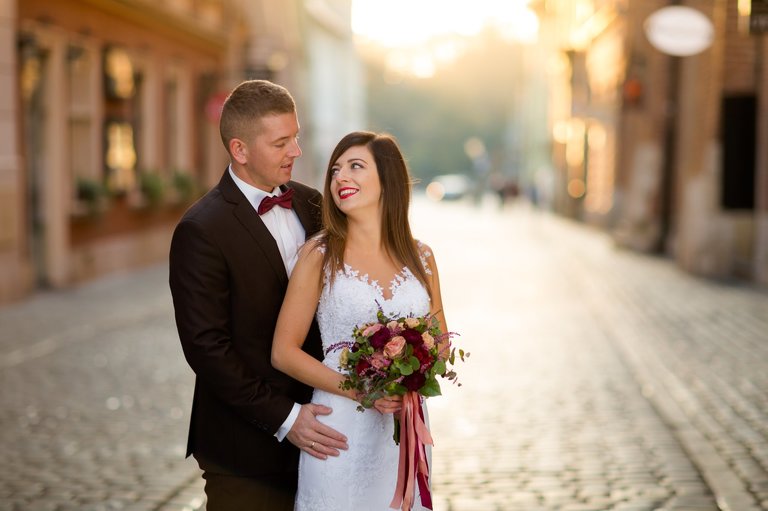 plener slubny na rynku w krakowie, fotograf na slub krakow, fotografia slubna krakow, zdjecia slubne krakow, fotograf slubny krakow, fotograf weselny krakow, zdjecia slubne slask, fotografia slubna slask, fotograf na slub slask, sesja slubna na krakowskim rynku, sesja slubna o swicie, zdjecia slubne bielsko, fotografia slubna bielsko, zdjecia slubne wadowice, fotografia slubna wadowice, plener slubny o swicie, dwoch fotografow na slub, zdjecia slubne cieszyn, sesja slubna na wawelu, plener slubny wawel, fotografia slubna cieszyn