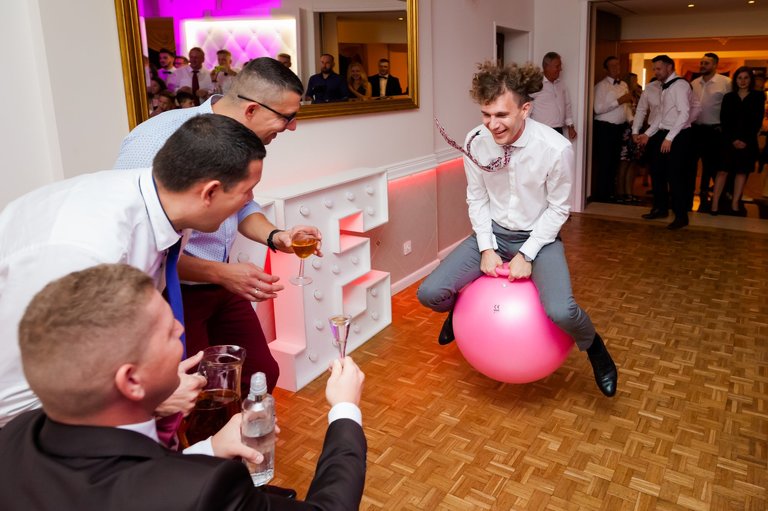fotografia slubna szczyrk, zdjecia slubne szczyrk, slub w kosciele na gorce w szczyrku, wesele w sali balowej pod skrzycznem, sala balowa pod skrzycznem szczyrk, kosciol na gorce szczyrk, wesele pod skrzycznem szczyrk, fotograf slubny zakopane, zdjecia slubne zakopane, fotografia slubna zakopane, zdjecia slubne bielsko, fotograf slubny bielsko, fotografia slubna cieszyn, www.magiaobrazu.com, zdjecia slubne bielsko, fotografia slubna slask, zdjecia slubne zywiec, zdjecia slubne cieszyn, dwoch fotografow na slub, zdjecia slubne slask,