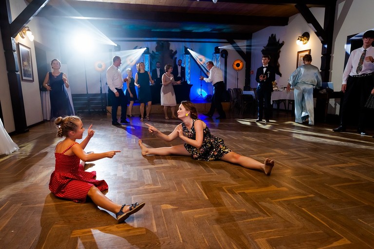 fotografia slubna, fotografia slubna krakow, zdjecia slubne krakow, fotograf slubny krakow, fotograf na wesele krakow, slub w klasztorze dominikanow krakow, slub dominikanie krakow, folwark zalesie, wesele w folwarku zalesie, najlepsze zdjecia slubne, fotografia slubna slask, zdjecia slubne slask, fotografia slubna wieliczka, zdjecia slubne wieliczka, oryginalne zdjecia z druhnami, zdjecia grupowe druzbowie, zdjecia slubne bielsko, fotograf slubny bielsko, www.magiaobrazu.com, zdjecia slubne bielsko, fotografia slubna slask, fotograf cieszyn, zdjecia slubne cieszyn