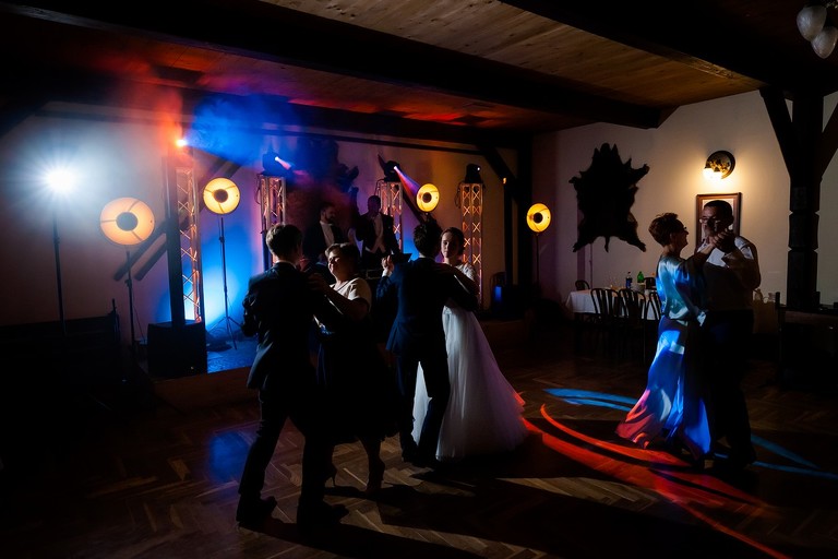 fotografia slubna, fotografia slubna krakow, zdjecia slubne krakow, fotograf slubny krakow, fotograf na wesele krakow, slub w klasztorze dominikanow krakow, slub dominikanie krakow, folwark zalesie, wesele w folwarku zalesie, najlepsze zdjecia slubne, fotografia slubna slask, zdjecia slubne slask, fotografia slubna wieliczka, zdjecia slubne wieliczka, oryginalne zdjecia z druhnami, zdjecia grupowe druzbowie, zdjecia slubne bielsko, fotograf slubny bielsko, www.magiaobrazu.com, zdjecia slubne bielsko, fotografia slubna slask, fotograf cieszyn, zdjecia slubne cieszyn