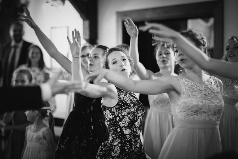 fotografia slubna, fotografia slubna krakow, zdjecia slubne krakow, fotograf slubny krakow, fotograf na wesele krakow, slub w klasztorze dominikanow krakow, slub dominikanie krakow, folwark zalesie, wesele w folwarku zalesie, najlepsze zdjecia slubne, fotografia slubna slask, zdjecia slubne slask, fotografia slubna wieliczka, zdjecia slubne wieliczka, oryginalne zdjecia z druhnami, zdjecia grupowe druzbowie, zdjecia slubne bielsko, fotograf slubny bielsko, www.magiaobrazu.com, zdjecia slubne bielsko, fotografia slubna slask, fotograf cieszyn, zdjecia slubne cieszyn