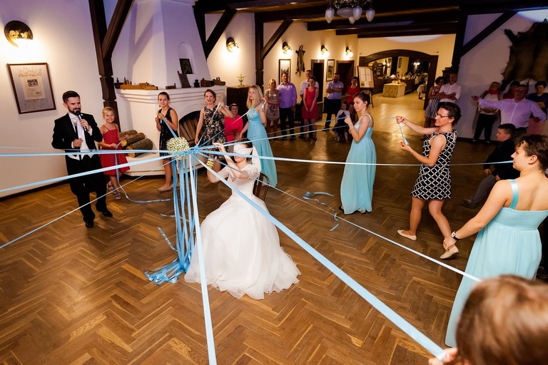 fotografia slubna, fotografia slubna krakow, zdjecia slubne krakow, fotograf slubny krakow, fotograf na wesele krakow, slub w klasztorze dominikanow krakow, slub dominikanie krakow, folwark zalesie, wesele w folwarku zalesie, najlepsze zdjecia slubne, fotografia slubna slask, zdjecia slubne slask, fotografia slubna wieliczka, zdjecia slubne wieliczka, oryginalne zdjecia z druhnami, zdjecia grupowe druzbowie, zdjecia slubne bielsko, fotograf slubny bielsko, www.magiaobrazu.com, zdjecia slubne bielsko, fotografia slubna slask, fotograf cieszyn, zdjecia slubne cieszyn