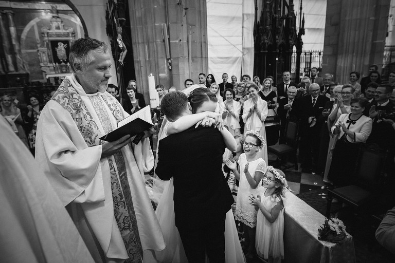 fotografia slubna, fotografia slubna krakow, zdjecia slubne krakow, fotograf slubny krakow, fotograf na wesele krakow, slub w klasztorze dominikanow krakow, slub dominikanie krakow, folwark zalesie, wesele w folwarku zalesie, najlepsze zdjecia slubne, fotografia slubna slask, zdjecia slubne slask, fotografia slubna wieliczka, zdjecia slubne wieliczka, oryginalne zdjecia z druhnami, zdjecia grupowe druzbowie, zdjecia slubne bielsko, fotograf slubny bielsko, www.magiaobrazu.com, zdjecia slubne bielsko, fotografia slubna slask, fotograf cieszyn, zdjecia slubne cieszyn