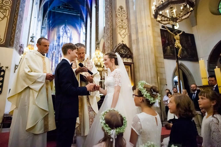 fotografia slubna, fotografia slubna krakow, zdjecia slubne krakow, fotograf slubny krakow, fotograf na wesele krakow, slub w klasztorze dominikanow krakow, slub dominikanie krakow, folwark zalesie, wesele w folwarku zalesie, najlepsze zdjecia slubne, fotografia slubna slask, zdjecia slubne slask, fotografia slubna wieliczka, zdjecia slubne wieliczka, oryginalne zdjecia z druhnami, zdjecia grupowe druzbowie, zdjecia slubne bielsko, fotograf slubny bielsko, www.magiaobrazu.com, zdjecia slubne bielsko, fotografia slubna slask, fotograf cieszyn, zdjecia slubne cieszyn