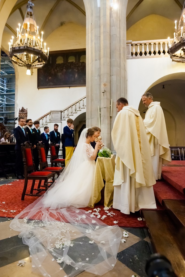 fotografia slubna, fotografia slubna krakow, zdjecia slubne krakow, fotograf slubny krakow, fotograf na wesele krakow, slub w klasztorze dominikanow krakow, slub dominikanie krakow, folwark zalesie, wesele w folwarku zalesie, najlepsze zdjecia slubne, fotografia slubna slask, zdjecia slubne slask, fotografia slubna wieliczka, zdjecia slubne wieliczka, oryginalne zdjecia z druhnami, zdjecia grupowe druzbowie, zdjecia slubne bielsko, fotograf slubny bielsko, www.magiaobrazu.com, zdjecia slubne bielsko, fotografia slubna slask, fotograf cieszyn, zdjecia slubne cieszyn