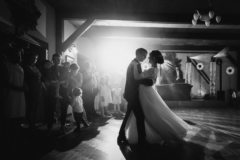 fotografia slubna, fotografia slubna krakow, zdjecia slubne krakow, fotograf slubny krakow, fotograf na wesele krakow, slub w klasztorze dominikanow krakow, slub dominikanie krakow, folwark zalesie, wesele w folwarku zalesie, najlepsze zdjecia slubne, fotografia slubna slask, zdjecia slubne slask, fotografia slubna wieliczka, zdjecia slubne wieliczka, oryginalne zdjecia z druhnami, zdjecia grupowe druzbowie, zdjecia slubne bielsko, fotograf slubny bielsko, www.magiaobrazu.com, zdjecia slubne bielsko, fotografia slubna slask, fotograf cieszyn, zdjecia slubne cieszyn