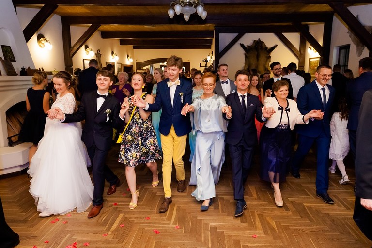 fotografia slubna, fotografia slubna krakow, zdjecia slubne krakow, fotograf slubny krakow, fotograf na wesele krakow, slub w klasztorze dominikanow krakow, slub dominikanie krakow, folwark zalesie, wesele w folwarku zalesie, najlepsze zdjecia slubne, fotografia slubna slask, zdjecia slubne slask, fotografia slubna wieliczka, zdjecia slubne wieliczka, oryginalne zdjecia z druhnami, zdjecia grupowe druzbowie, zdjecia slubne bielsko, fotograf slubny bielsko, www.magiaobrazu.com, zdjecia slubne bielsko, fotografia slubna slask, fotograf cieszyn, zdjecia slubne cieszyn