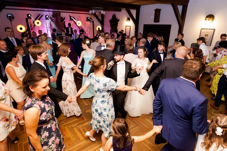 fotografia slubna, fotografia slubna krakow, zdjecia slubne krakow, fotograf slubny krakow, fotograf na wesele krakow, slub w klasztorze dominikanow krakow, slub dominikanie krakow, folwark zalesie, wesele w folwarku zalesie, najlepsze zdjecia slubne, fotografia slubna slask, zdjecia slubne slask, fotografia slubna wieliczka, zdjecia slubne wieliczka, oryginalne zdjecia z druhnami, zdjecia grupowe druzbowie, zdjecia slubne bielsko, fotograf slubny bielsko, www.magiaobrazu.com, zdjecia slubne bielsko, fotografia slubna slask, fotograf cieszyn, zdjecia slubne cieszyn