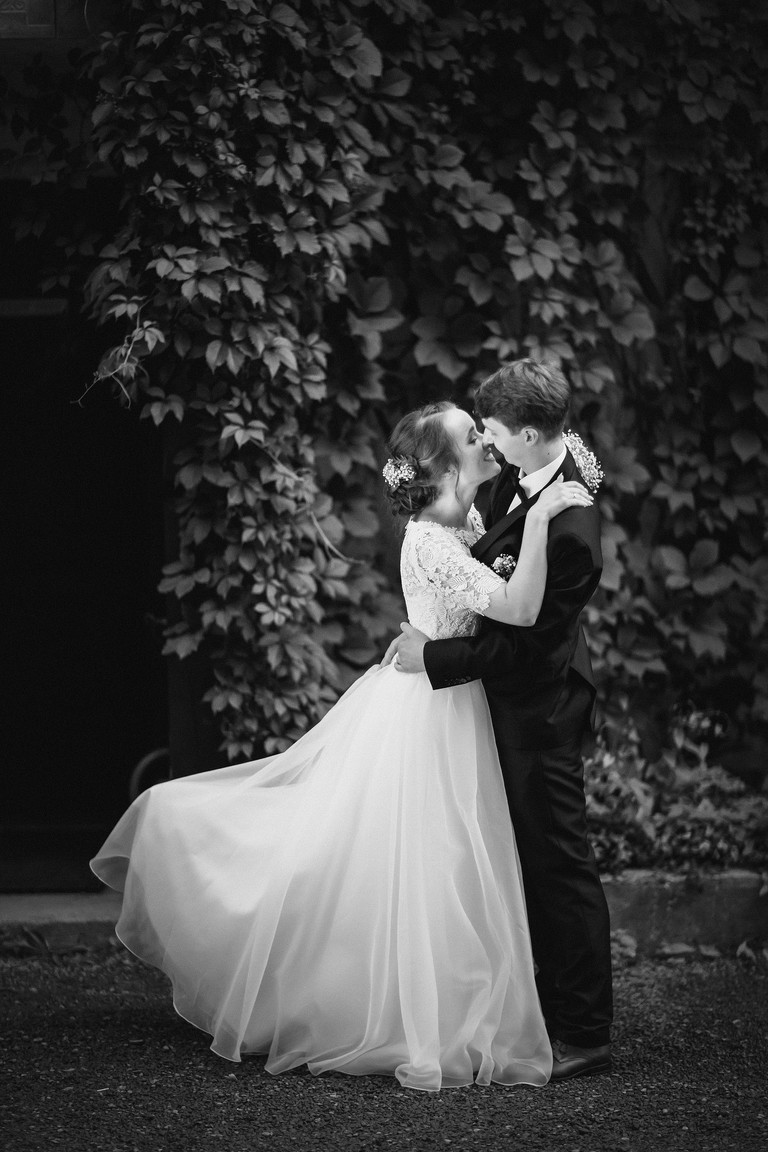 fotografia slubna, fotografia slubna krakow, zdjecia slubne krakow, fotograf slubny krakow, fotograf na wesele krakow, slub w klasztorze dominikanow krakow, slub dominikanie krakow, folwark zalesie, wesele w folwarku zalesie, najlepsze zdjecia slubne, fotografia slubna slask, zdjecia slubne slask, fotografia slubna wieliczka, zdjecia slubne wieliczka, oryginalne zdjecia z druhnami, zdjecia grupowe druzbowie, zdjecia slubne bielsko, fotograf slubny bielsko, www.magiaobrazu.com, zdjecia slubne bielsko, fotografia slubna slask, fotograf cieszyn, zdjecia slubne cieszyn