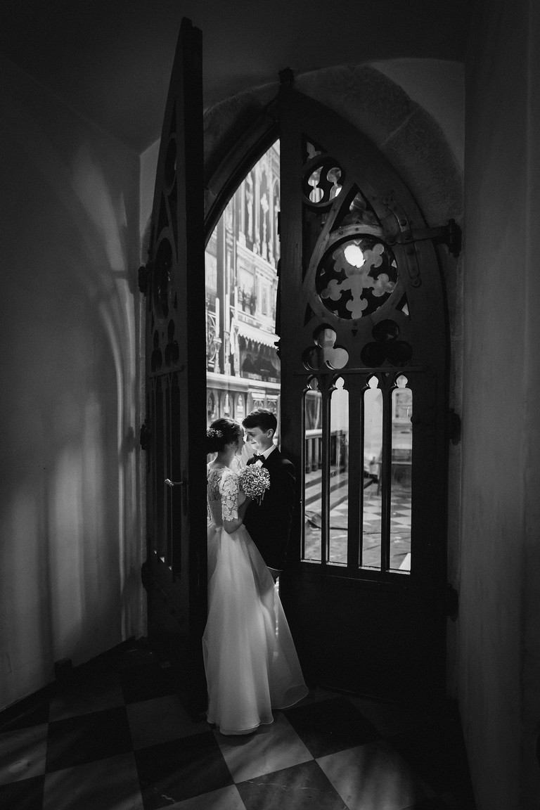 fotografia slubna, fotografia slubna krakow, zdjecia slubne krakow, fotograf slubny krakow, fotograf na wesele krakow, slub w klasztorze dominikanow krakow, slub dominikanie krakow, folwark zalesie, wesele w folwarku zalesie, najlepsze zdjecia slubne, fotografia slubna slask, zdjecia slubne slask, fotografia slubna wieliczka, zdjecia slubne wieliczka, oryginalne zdjecia z druhnami, zdjecia grupowe druzbowie, zdjecia slubne bielsko, fotograf slubny bielsko, www.magiaobrazu.com, zdjecia slubne bielsko, fotografia slubna slask, fotograf cieszyn, zdjecia slubne cieszyn