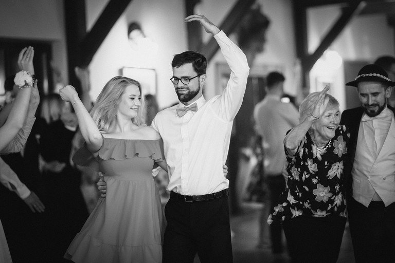 fotografia slubna, fotografia slubna krakow, zdjecia slubne krakow, fotograf slubny krakow, fotograf na wesele krakow, slub w klasztorze dominikanow krakow, slub dominikanie krakow, folwark zalesie, wesele w folwarku zalesie, najlepsze zdjecia slubne, fotografia slubna slask, zdjecia slubne slask, fotografia slubna wieliczka, zdjecia slubne wieliczka, oryginalne zdjecia z druhnami, zdjecia grupowe druzbowie, zdjecia slubne bielsko, fotograf slubny bielsko, www.magiaobrazu.com, zdjecia slubne bielsko, fotografia slubna slask, fotograf cieszyn, zdjecia slubne cieszyn