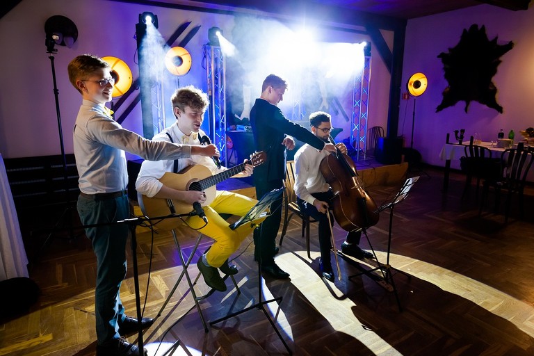 fotografia slubna, fotografia slubna krakow, zdjecia slubne krakow, fotograf slubny krakow, fotograf na wesele krakow, slub w klasztorze dominikanow krakow, slub dominikanie krakow, folwark zalesie, wesele w folwarku zalesie, najlepsze zdjecia slubne, fotografia slubna slask, zdjecia slubne slask, fotografia slubna wieliczka, zdjecia slubne wieliczka, oryginalne zdjecia z druhnami, zdjecia grupowe druzbowie, zdjecia slubne bielsko, fotograf slubny bielsko, www.magiaobrazu.com, zdjecia slubne bielsko, fotografia slubna slask, fotograf cieszyn, zdjecia slubne cieszyn