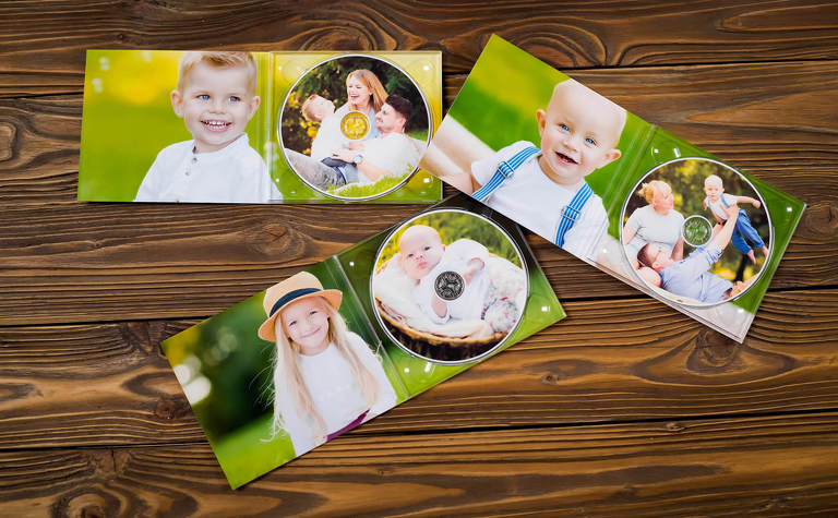 eleganckie opakowanie pendrive, ekskluzywna okladka pendrive, elegancki pendrive, eleganckie plyty dvd, okladka dvd ekskluzywna, ksiazka slubna, piekna pamiatka, pudelka na plyty, pamiatka slubna, pamiatka ze slubu, fotografia slubna, www.magiaobrazu.com, 