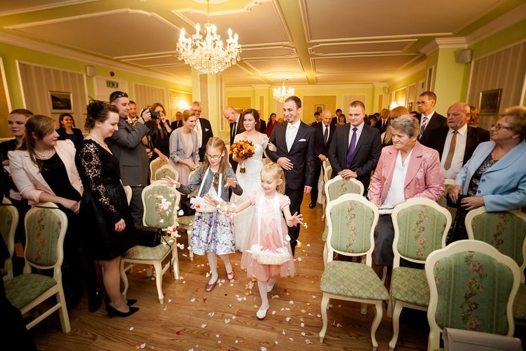 Anna i Jacek Bieniek; fotograf slubny slask; slub cywilny w hotelu na bloniach, dwoje fotografow na slub; fotografowie slubni slask; fotograf slubny bielsko; fotografia slubna, reportaz slubny, www.magiaobrazu.com, zdjecia slubne, fotoreportaz slubny; fotograf pszczyna; zdjecia slubne bielsko; hotel na bloniach bielsko; wesele w hotelu na bloniach