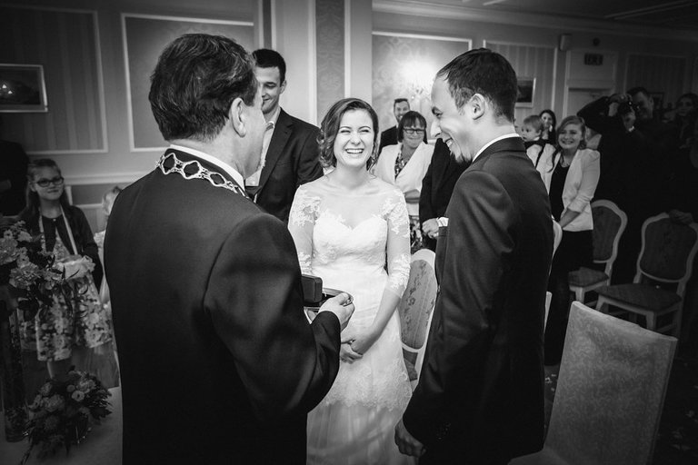 Anna i Jacek Bieniek; fotograf slubny slask; slub cywilny w hotelu na bloniach, dwoje fotografow na slub; fotografowie slubni slask; fotograf slubny bielsko; fotografia slubna, reportaz slubny, www.magiaobrazu.com, zdjecia slubne, fotoreportaz slubny; fotograf pszczyna; zdjecia slubne bielsko; hotel na bloniach bielsko; wesele w hotelu na bloniach