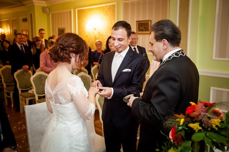 Anna i Jacek Bieniek; fotograf slubny slask; slub cywilny w hotelu na bloniach, dwoje fotografow na slub; fotografowie slubni slask; fotograf slubny bielsko; fotografia slubna, reportaz slubny, www.magiaobrazu.com, zdjecia slubne, fotoreportaz slubny; fotograf pszczyna; zdjecia slubne bielsko; hotel na bloniach bielsko; wesele w hotelu na bloniach