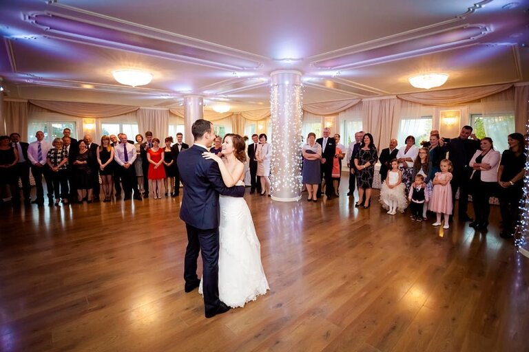 Anna i Jacek Bieniek; fotograf slubny slask; slub cywilny w hotelu na bloniach, dwoje fotografow na slub; fotografowie slubni slask; fotograf slubny bielsko; fotografia slubna, reportaz slubny, www.magiaobrazu.com, zdjecia slubne, fotoreportaz slubny; fotograf pszczyna; zdjecia slubne bielsko; hotel na bloniach bielsko; wesele w hotelu na bloniach