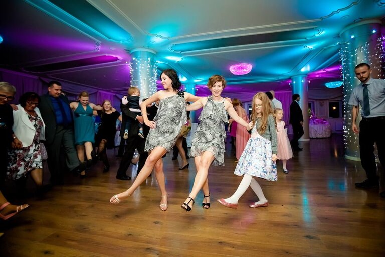 Anna i Jacek Bieniek; fotograf slubny slask; slub cywilny w hotelu na bloniach, dwoje fotografow na slub; fotografowie slubni slask; fotograf slubny bielsko; fotografia slubna, reportaz slubny, www.magiaobrazu.com, zdjecia slubne, fotoreportaz slubny; fotograf pszczyna; zdjecia slubne bielsko; hotel na bloniach bielsko; wesele w hotelu na bloniach