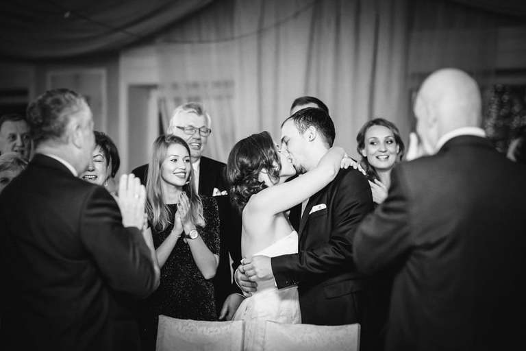 Anna i Jacek Bieniek; fotograf slubny slask; slub cywilny w hotelu na bloniach, dwoje fotografow na slub; fotografowie slubni slask; fotograf slubny bielsko; fotografia slubna, reportaz slubny, www.magiaobrazu.com, zdjecia slubne, fotoreportaz slubny; fotograf pszczyna; zdjecia slubne bielsko; hotel na bloniach bielsko; wesele w hotelu na bloniach