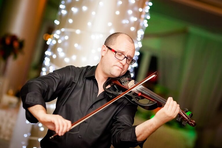 Anna i Jacek Bieniek; fotograf slubny slask; slub cywilny w hotelu na bloniach, dwoje fotografow na slub; fotografowie slubni slask; fotograf slubny bielsko; fotografia slubna, reportaz slubny, www.magiaobrazu.com, zdjecia slubne, fotoreportaz slubny; fotograf pszczyna; zdjecia slubne bielsko; hotel na bloniach bielsko; wesele w hotelu na bloniach