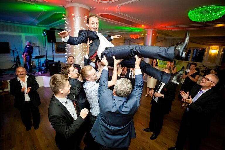 Anna i Jacek Bieniek; fotograf slubny slask; slub cywilny w hotelu na bloniach, dwoje fotografow na slub; fotografowie slubni slask; fotograf slubny bielsko; fotografia slubna, reportaz slubny, www.magiaobrazu.com, zdjecia slubne, fotoreportaz slubny; fotograf pszczyna; zdjecia slubne bielsko; hotel na bloniach bielsko; wesele w hotelu na bloniach