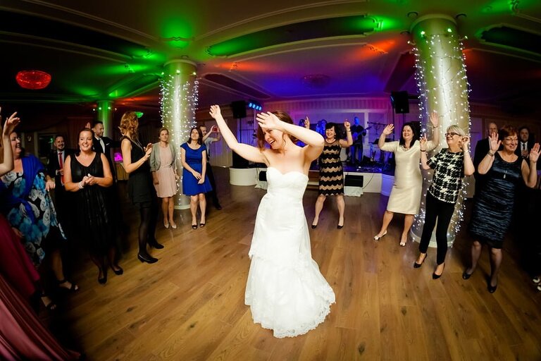 Anna i Jacek Bieniek; fotograf slubny slask; slub cywilny w hotelu na bloniach, dwoje fotografow na slub; fotografowie slubni slask; fotograf slubny bielsko; fotografia slubna, reportaz slubny, www.magiaobrazu.com, zdjecia slubne, fotoreportaz slubny; fotograf pszczyna; zdjecia slubne bielsko; hotel na bloniach bielsko; wesele w hotelu na bloniach