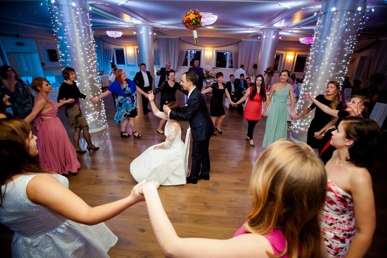 Anna i Jacek Bieniek; fotograf slubny slask; slub cywilny w hotelu na bloniach, dwoje fotografow na slub; fotografowie slubni slask; fotograf slubny bielsko; fotografia slubna, reportaz slubny, www.magiaobrazu.com, zdjecia slubne, fotoreportaz slubny; fotograf pszczyna; zdjecia slubne bielsko; hotel na bloniach bielsko; wesele w hotelu na bloniach