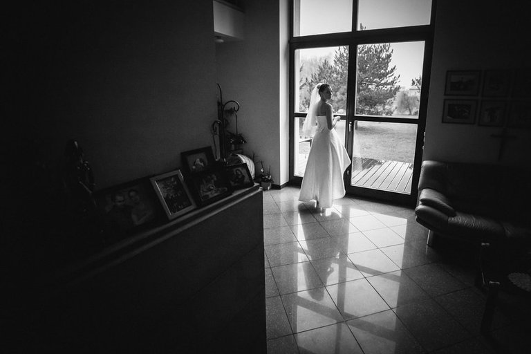 fotografia slubna, zdjecia slubne bielsko, fotograf slubny bielsko; www.magiaobrazu.com, zdjecia slubne bielsko, fotografia slubna slask, zdjecia slubne zywiec; dworek pod jemiola cwiklice; wesele w dworku pod jemiola cwiklice; fotograf pszczyna; zdjecia slubne pszczyna; kosciol w goczalkowicach, slub w kosciele w goczalkowicach, studio milion pszczyna, slub w listopadzie