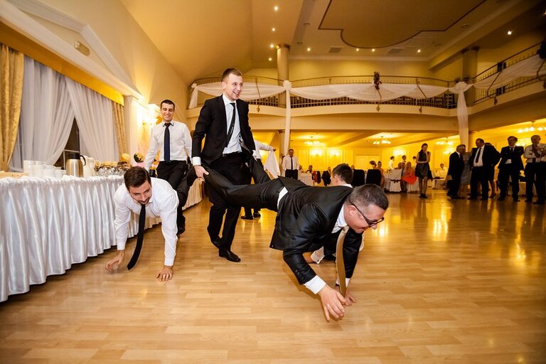 fotografia slubna, zdjecia slubne bielsko, fotograf slubny bielsko; www.magiaobrazu.com, zdjecia slubne bielsko, fotografia slubna slask, zdjecia slubne zywiec; dworek pod jemiola cwiklice; wesele w dworku pod jemiola cwiklice; fotograf pszczyna; zdjecia slubne pszczyna; kosciol w goczalkowicach, slub w kosciele w goczalkowicach, studio milion pszczyna, slub w listopadzie