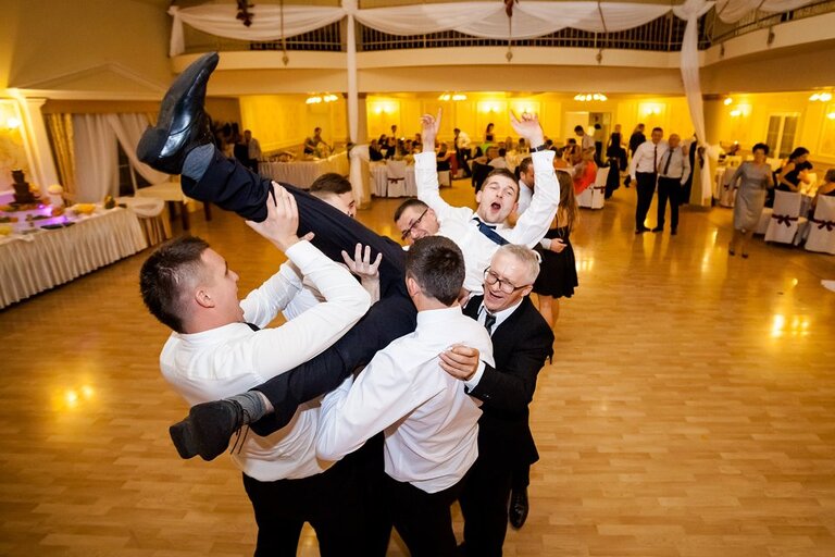 fotografia slubna, zdjecia slubne bielsko, fotograf slubny bielsko; www.magiaobrazu.com, zdjecia slubne bielsko, fotografia slubna slask, zdjecia slubne zywiec; dworek pod jemiola cwiklice; wesele w dworku pod jemiola cwiklice; fotograf pszczyna; zdjecia slubne pszczyna; kosciol w goczalkowicach, slub w kosciele w goczalkowicach, studio milion pszczyna, slub w listopadzie