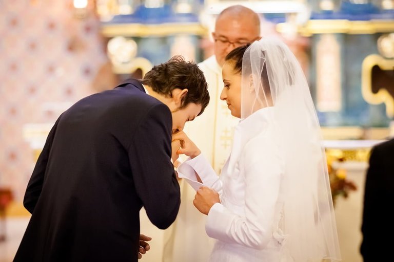 fotografia slubna, zdjecia slubne bielsko, fotograf slubny bielsko; www.magiaobrazu.com, zdjecia slubne bielsko, fotografia slubna slask, zdjecia slubne zywiec; dworek pod jemiola cwiklice; wesele w dworku pod jemiola cwiklice; fotograf pszczyna; zdjecia slubne pszczyna; kosciol w goczalkowicach, slub w kosciele w goczalkowicach, studio milion pszczyna, slub w listopadzie