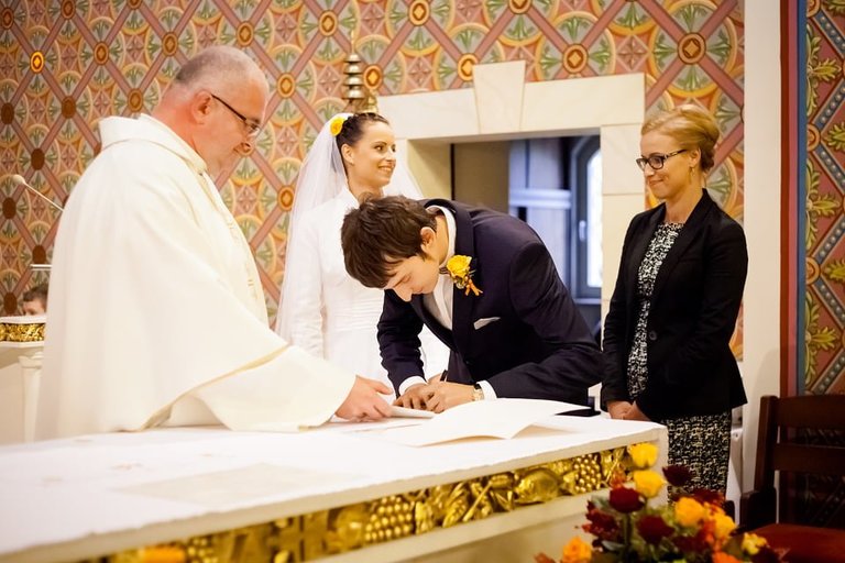 fotografia slubna, zdjecia slubne bielsko, fotograf slubny bielsko; www.magiaobrazu.com, zdjecia slubne bielsko, fotografia slubna slask, zdjecia slubne zywiec; dworek pod jemiola cwiklice; wesele w dworku pod jemiola cwiklice; fotograf pszczyna; zdjecia slubne pszczyna; kosciol w goczalkowicach, slub w kosciele w goczalkowicach, studio milion pszczyna, slub w listopadzie