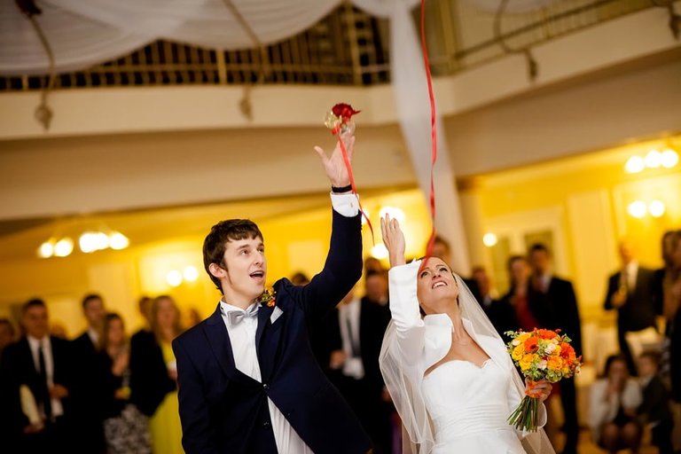 fotografia slubna, zdjecia slubne bielsko, fotograf slubny bielsko; www.magiaobrazu.com, zdjecia slubne bielsko, fotografia slubna slask, zdjecia slubne zywiec; dworek pod jemiola cwiklice; wesele w dworku pod jemiola cwiklice; fotograf pszczyna; zdjecia slubne pszczyna; kosciol w goczalkowicach, slub w kosciele w goczalkowicach, studio milion pszczyna, slub w listopadzie