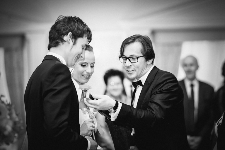 fotografia slubna, zdjecia slubne bielsko, fotograf slubny bielsko; www.magiaobrazu.com, zdjecia slubne bielsko, fotografia slubna slask, zdjecia slubne zywiec; dworek pod jemiola cwiklice; wesele w dworku pod jemiola cwiklice; fotograf pszczyna; zdjecia slubne pszczyna; kosciol w goczalkowicach, slub w kosciele w goczalkowicach, studio milion pszczyna, slub w listopadzie