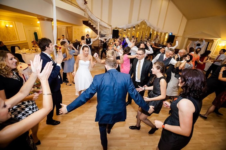 fotografia slubna, zdjecia slubne bielsko, fotograf slubny bielsko; www.magiaobrazu.com, zdjecia slubne bielsko, fotografia slubna slask, zdjecia slubne zywiec; dworek pod jemiola cwiklice; wesele w dworku pod jemiola cwiklice; fotograf pszczyna; zdjecia slubne pszczyna; kosciol w goczalkowicach, slub w kosciele w goczalkowicach, studio milion pszczyna, slub w listopadzie