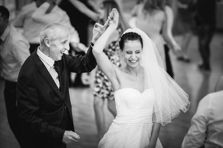 fotografia slubna, zdjecia slubne bielsko, fotograf slubny bielsko; www.magiaobrazu.com, zdjecia slubne bielsko, fotografia slubna slask, zdjecia slubne zywiec; dworek pod jemiola cwiklice; wesele w dworku pod jemiola cwiklice; fotograf pszczyna; zdjecia slubne pszczyna; kosciol w goczalkowicach, slub w kosciele w goczalkowicach, studio milion pszczyna, slub w listopadzie