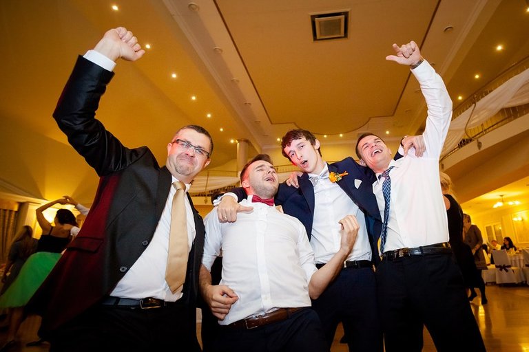 fotografia slubna, zdjecia slubne bielsko, fotograf slubny bielsko; www.magiaobrazu.com, zdjecia slubne bielsko, fotografia slubna slask, zdjecia slubne zywiec; dworek pod jemiola cwiklice; wesele w dworku pod jemiola cwiklice; fotograf pszczyna; zdjecia slubne pszczyna; kosciol w goczalkowicach, slub w kosciele w goczalkowicach, studio milion pszczyna, slub w listopadzie