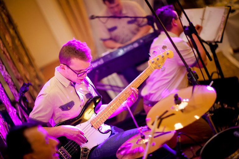 fotografia slubna, zdjecia slubne bielsko, fotograf slubny bielsko; www.magiaobrazu.com, zdjecia slubne bielsko, fotografia slubna slask, zdjecia slubne zywiec; dworek pod jemiola cwiklice; wesele w dworku pod jemiola cwiklice; fotograf pszczyna; zdjecia slubne pszczyna; kosciol w goczalkowicach, slub w kosciele w goczalkowicach, studio milion pszczyna, slub w listopadzie