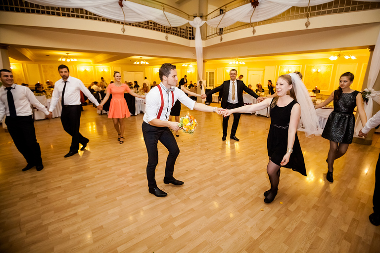 fotografia slubna, zdjecia slubne bielsko, fotograf slubny bielsko; www.magiaobrazu.com, zdjecia slubne bielsko, fotografia slubna slask, zdjecia slubne zywiec; dworek pod jemiola cwiklice; wesele w dworku pod jemiola cwiklice; fotograf pszczyna; zdjecia slubne pszczyna; kosciol w goczalkowicach, slub w kosciele w goczalkowicach, studio milion pszczyna, slub w listopadzie