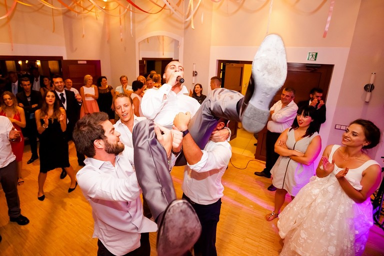 fotografia slubna slask, zdjecia slubne bielsko, wesele miedzynarodowe, fotograf slubny rzeszow, zdjecia slubne podkarpackie, wesele w dworze kombornia, slub w kosciele w brzozowie, slub brzozow, zdjecia slubne katowice, dwoch fotografow na slub, fotografia slubna krakow, slub polsko-wloski