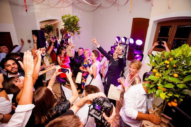 fotografia slubna slask, zdjecia slubne bielsko, wesele miedzynarodowe, fotograf slubny rzeszow, zdjecia slubne podkarpackie, wesele w dworze kombornia, slub w kosciele w brzozowie, slub brzozow, zdjecia slubne katowice, dwoch fotografow na slub, fotografia slubna krakow, slub polsko-wloski