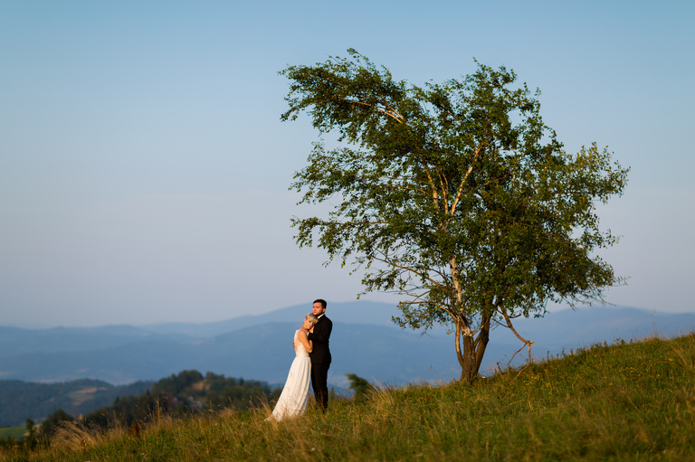 sesja slubna w gorach, plener slubny w gorach, sesja slubna w beskidach, plener slubny beskidy, zdjecia slubne zywiec, fotografia slubna slask, zdjecia slubne slask, romantyczny plener slubny, fotograf slubny bielsko, plener slubny w lesie slask, sesja slubna w lesie slask, plener slubny las slask, fotografia slubna slask, zdjecia slubne slask, fotografia slubna katowice, zdjecia slubne katowice, romantyczna sesja slubna slask, zdjecia slubne bielsko, fotografia slubna bielsko, oryginalny plener slubny, oryginalna sesja slubna, www.magiaobrazu.com, Anna i Jacek Bieniek,