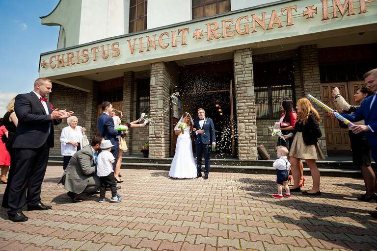 fotografia slubna slask, fotografia slubna tychy, zdjecia slubne tychy, fotograf slubny tychy, zdjecia slubne ledziny, fotografia slubna piekary, zdjecia slubne bielsko, wesele w hucie paprockiej w tychach, fotograf slubny bielsko, huta paprocka tychy paprocany, zdjecia slubne slask, Kościół w ledzinach, zdjecia slubne katowice, dwoch fotografow na slub, fotografia slubna krakow, fotograf slubny katowice